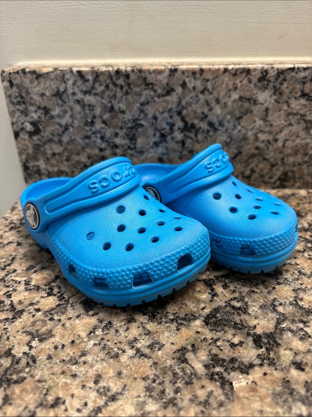 CROCS Kids Classic Clog in Bright Blue